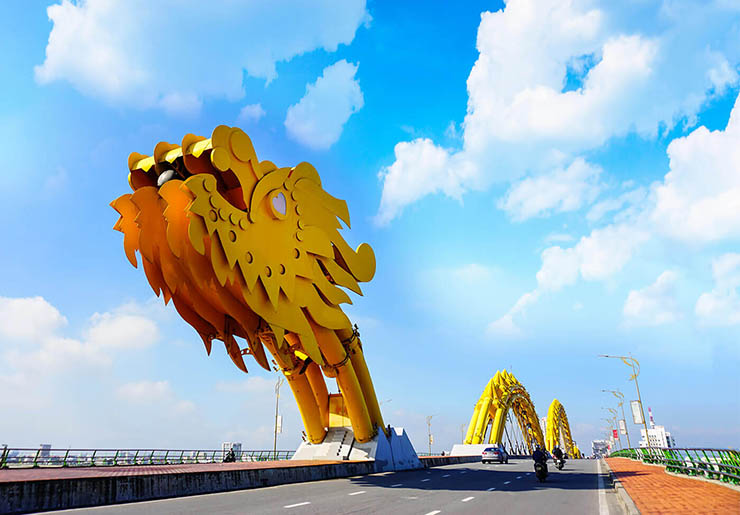 Cận cảnh đầu rồng Cầu Rồng