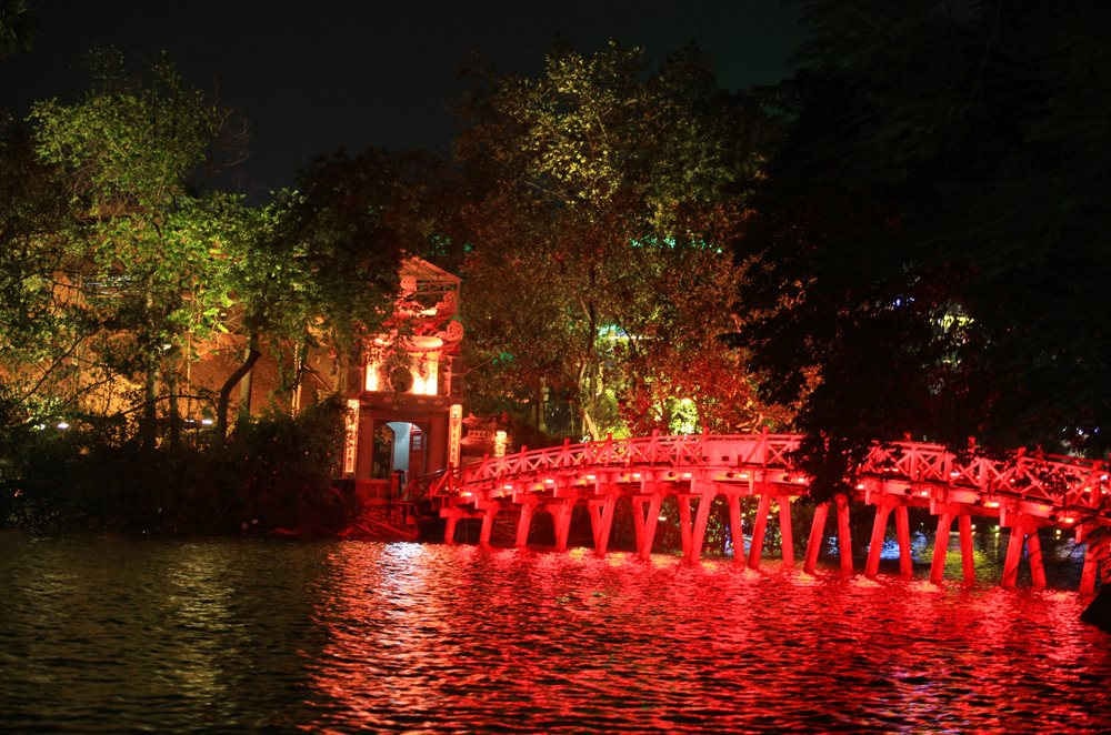 Hồ Gươm về đêm