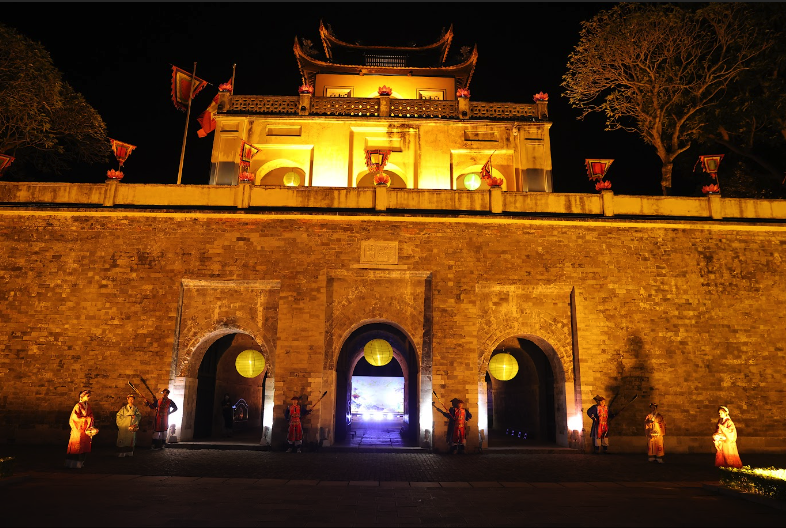 Hoàng Thành Thăng Long về đêm