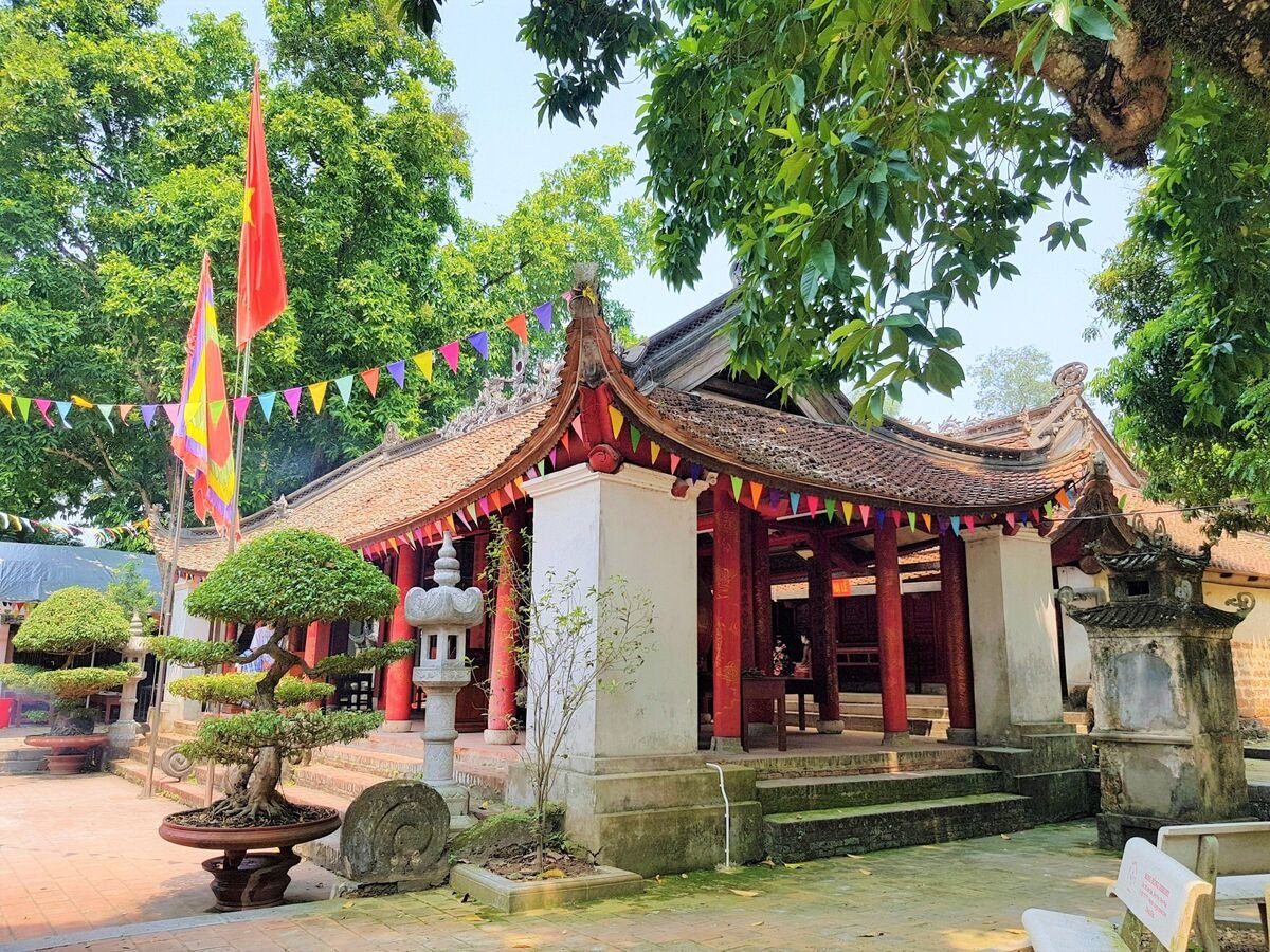 Toàn cảnh đền Và Sơn Tây