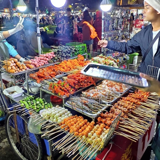 Đồ ăn vặt chợ đêm