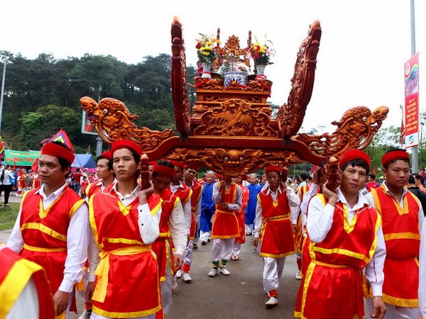 Đoàn rước kiệu lễ hội