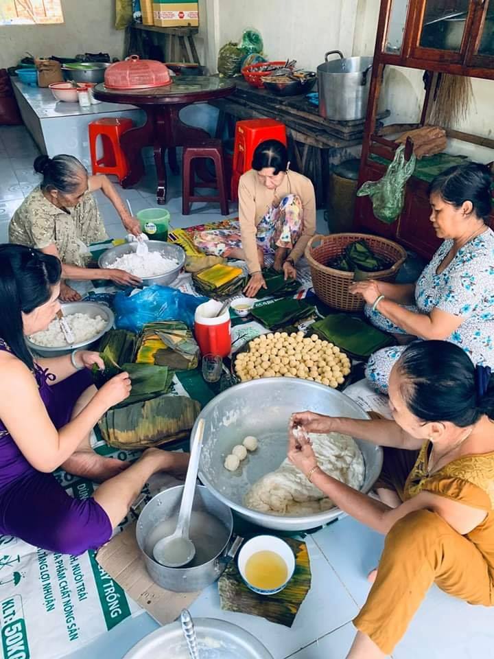 Gia đình đón Tết Đoan Ngọ