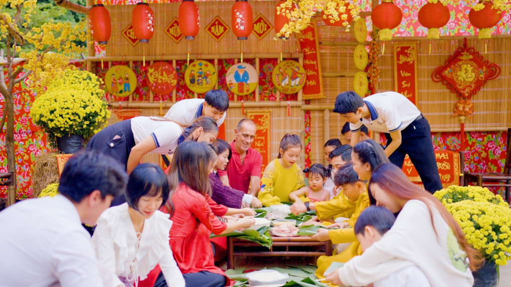 Gia đình Việt đón Tết