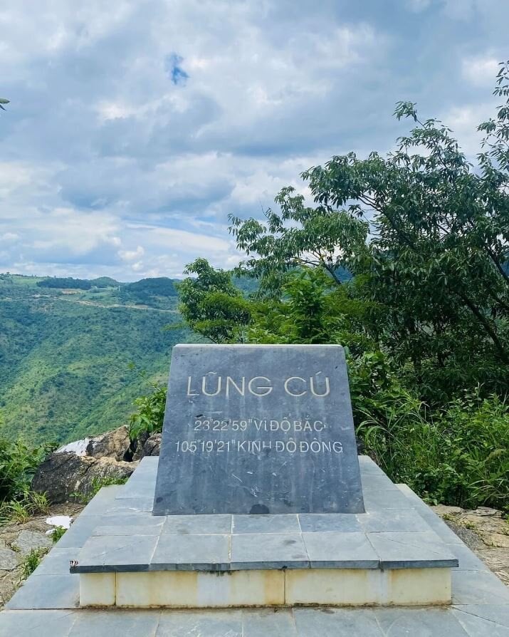 Mốc điểm cực Bắc Séo Lủng