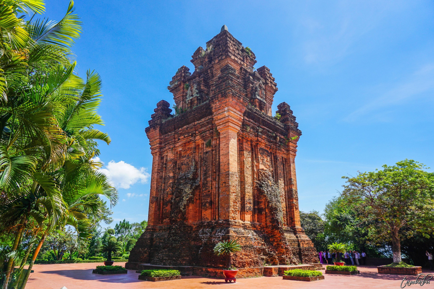 Núi Nhạn và Tháp Nhạn