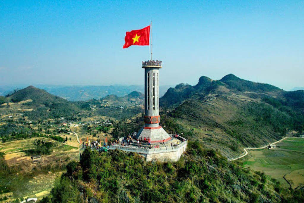 Toàn cảnh Cột cờ Lũng Cú