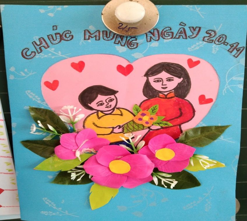 Trao thiệp chúc mừng thầy cô