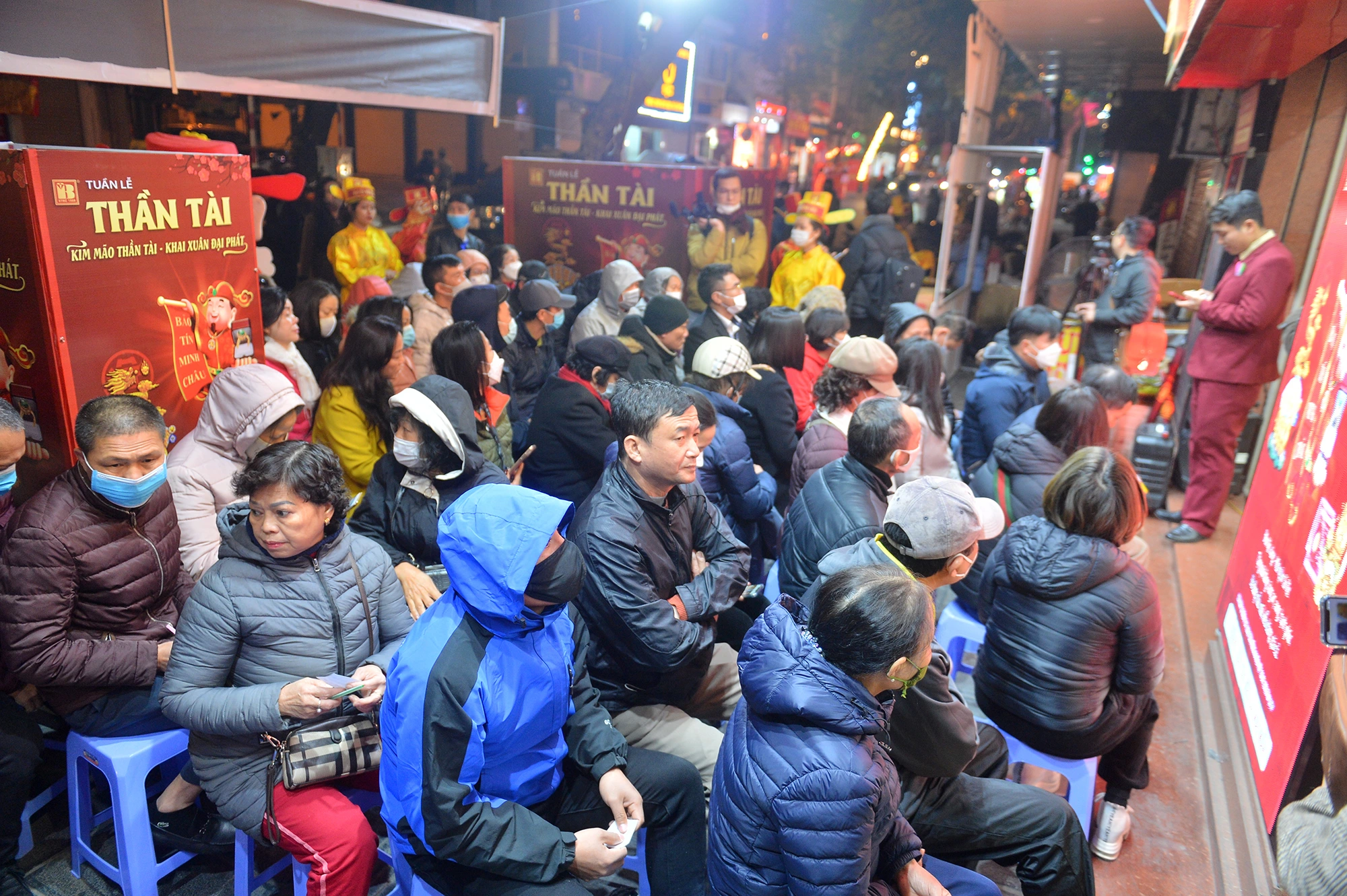 Xếp hàng mua vàng Thần Tài