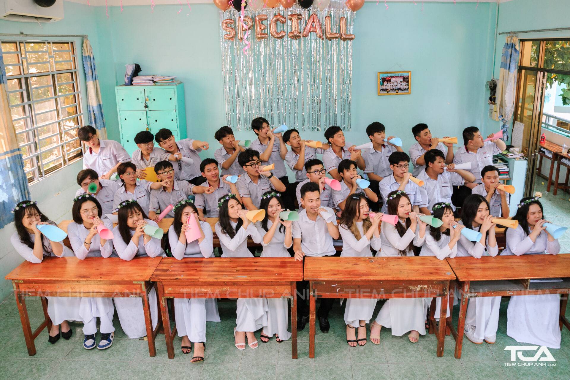 Ảnh tập thể lớp và cô