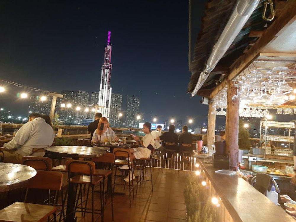 Cafe rooftop Sài Gòn về đêm