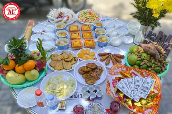 Cúng cô hồn ngoài trời