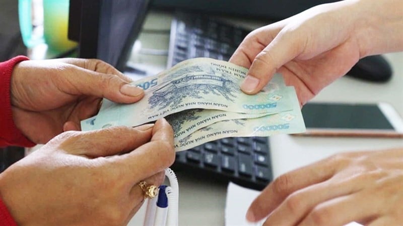 Người lao động nhận lương