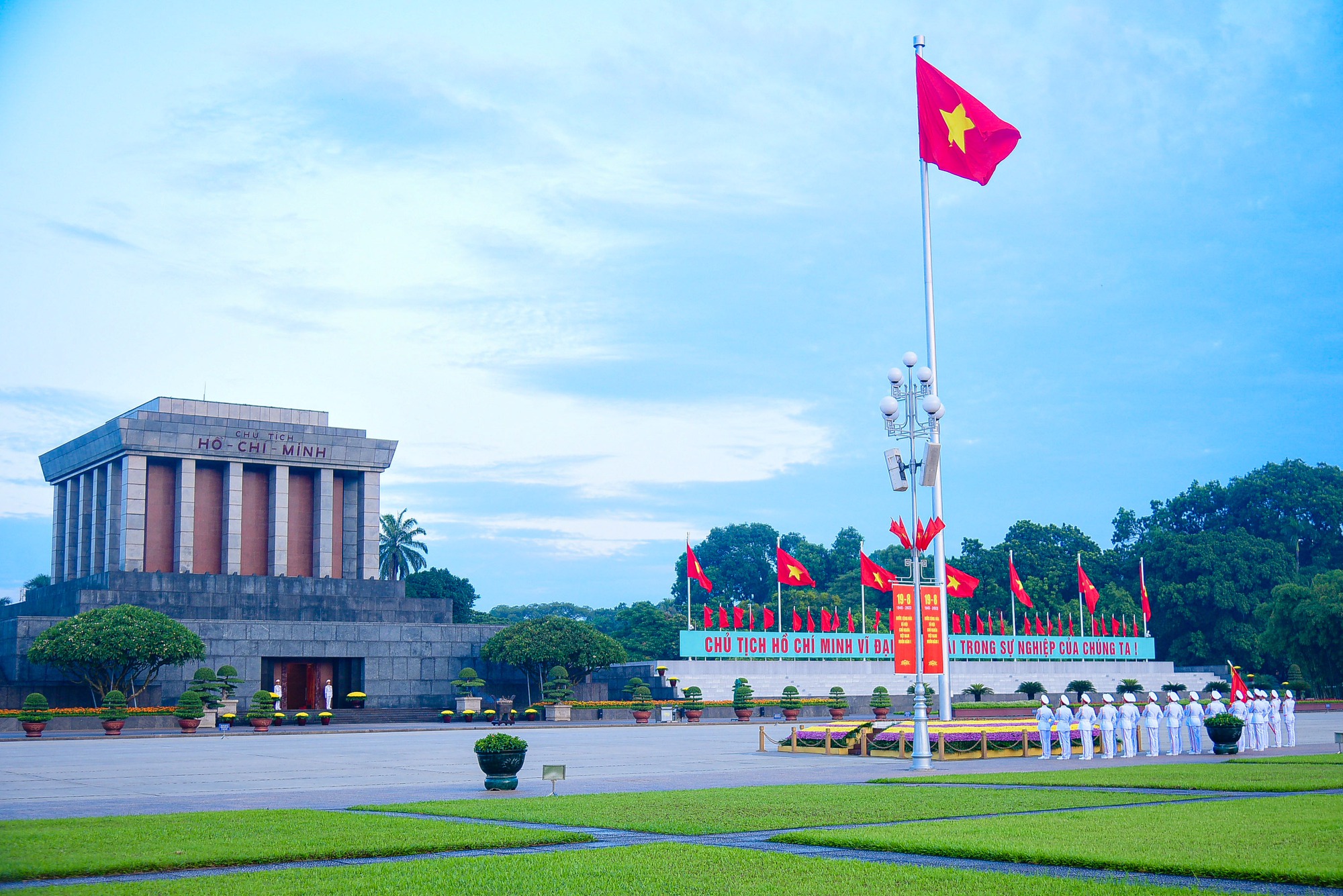Thượng cờ tại Ba Đình 2/9