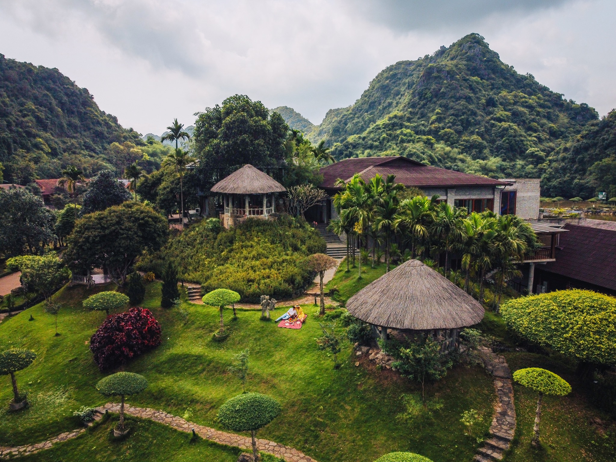 Toàn cảnh Thung Nham Ninh Bình